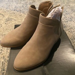 Torrid Tan Ankle Boots w/zipper back WIDE WIDTH
